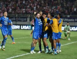 Mendominasi Kejuaraan 1 2023/2024, Persib Bandung Resmi Punya Tiga Bintang