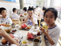 Beda Nasib Makan Siang Gratis Indonesia Didalam China, Xi Jinping Siapkan Rp328 Triliun