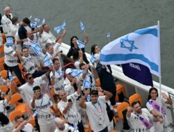 Delegasi Israel Dicemooh Di Defile Olahragawan Di Pembukaan Pesta Latihan Paris 2024