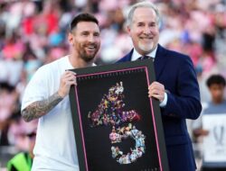 Momen Lionel Messi Terima Apresiasi Bersama Inter Miami Sesudah Raih Trofi Di-45