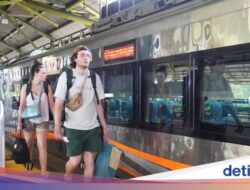 Turis Asing Makin Suka Naik Kereta Api Hingga Jawa dan Sumatera