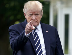 Donald Trump Pastikan HP dan Produk Internasional Elektronik Tak Berencana Bebas Di Tarif Terbaru