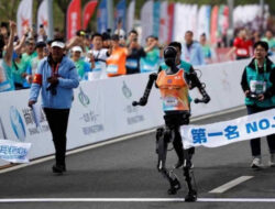 Mesin Otomatis Bergabung Bersama Manusia Di Lomba Maraton Ke Beijing