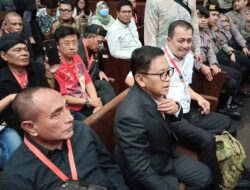 Edy Rahmayadi Ikut Berpakaian Serba Hitam Di Sidang Hasto Kristiyanto