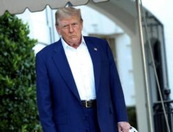 Kronologi Donald Trump Alami Gangguan Pembuluh Darah, Keluhkan Ini Di Kakinya