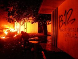 Di Mana Jokowi Di Pembakaran dan Penjarahan Merebak Di Berbagai Lokasi?