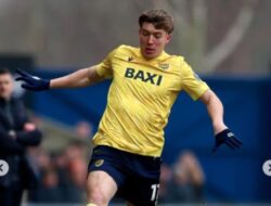 Lawan 5 Striker, Ole Romeny Hadapi Persaingan Ketat Ke Lini Di Oxford United