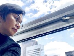 Tempattinggal Dijarah, Sri Mulyani Ratapi Hilangnya Lukisan Bunga yang Dibuatnya 17 Tahun Lalu