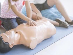 Jangan Salah Lagi! Begini Cara yang Tepat Menolong Pasien Henti Jantung