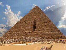 2 Anomali Ganjil Ditemukan Di Piramida Menkaure Mesir