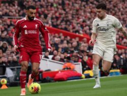 Liverpool Dibantai Nottingham Forest, Penggemar Tinggalkan Anfield Sebelumnya Peluit Hakim Laga Panjang