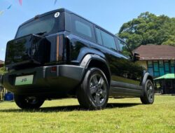 Viral Kendaraan Pribadi Elektrik Chery J6 Terobos Bencana Alam Setinggi Paha Orang Dewasa