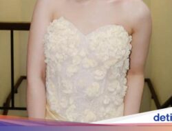 Pose Gemas Echa Aura Pada Jajan Kuaci dan Es Krim yang Tarik Perhatian