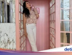 Cantiknya Awet! Potret Tata Cahyani Pada Ngopi dan Belanja Buah