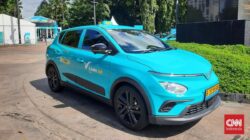 Cara Aman Ke Perlintasan Kereta Usai Kejadian Taksi VinFast Ditabrak