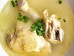 Resep Sop Ayam ala Pak Min Klaten yang Gurih Hangat
