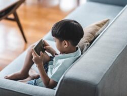 Kenapa Anak Tantrum Pada Gadget Diambil? Ternyata Ini yang Terjadi Ke Otaknya