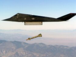 Bom Seberat Hampir 1 Ton yang Diklaim Digunakan AS Sebagai Hancurkan Gudang Senjata Iran