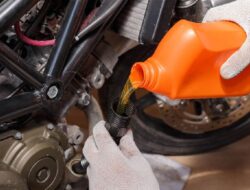 Viral Warga Minum Oli 2 Tak Pada Lebaran, Ini Kata Pabrikan