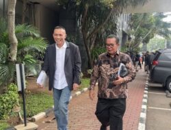 Rismon Sianipar Dilaporkan Hingga Polisi soal Dugaan Mengambil Keuntungan Bacaan Gibran End Game, Jahmada Girsang Buka Suara