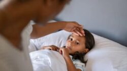 Jangan Cuma Cek Suhu Pada Anak Demam, Segera Bawa Hingga Praktisi Medis Jika Ada Tanda Berikut