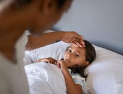 Jangan Cuma Cek Suhu Pada Anak Demam, Segera Bawa Hingga Praktisi Medis Jika Ada Tanda Berikut