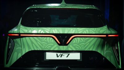 MPV Listrik Vinfast Resmi Dirakit Ke Subang