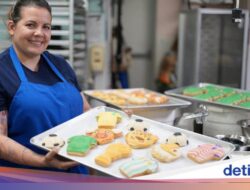 Demam Gelar Dunia Menjalar Hingga Etalase Toko Roti