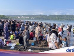 Long Weekend & Rayakan Persib Kampiun, Pangandaran Karena Itu Lautan Manusia