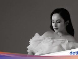 Chelsea Islan Kesenangan Nongkrong Ke Kafe, Minum Minuman hingga Ngemil Donat!