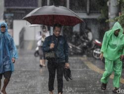 Pakar Kesejajaran Jawab Risiko Minum Air Hujan Langsung, Aman atau Bahaya?