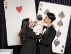 Potret Al Ghazali Rayakan Ultah Hingga-29 Bareng Anak dan Istri, Pakai Prototipe Unik Kartu Remi
