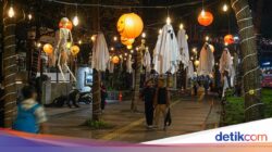 Dekorasi Halloween Hiasi Trotoar Jakarta Pusat