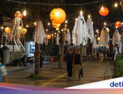 Dekorasi Halloween Hiasi Trotoar Jakarta Pusat
