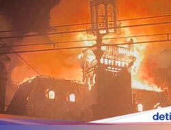 143 Tahun Berdiri, Selamat Bersama 2 PD, Kini Balai Kota Limoges Hancur Dilalap Api