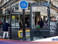 Kerusuhan Di Prancis Menyulitkan, Turis Ramai-ramai Batalkan Reservasi Hotel